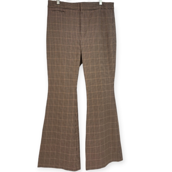 Banana Republic Highrise Flare - Picture 3 of 10